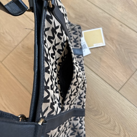 Michael Kors Summer Black and Tan Logo Tote - Picture 2 of 4